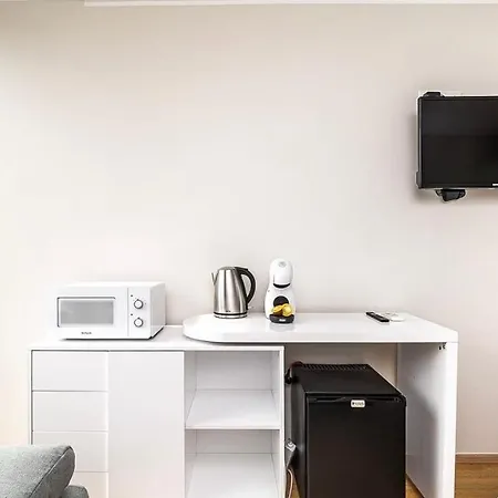 Aisa Near The Apartament Parnawa